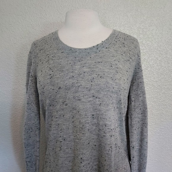 ⭐️5/$20 LOFT Gray Long Sleeve Knit Pullover Sweater Size M - Picture 2 of 10